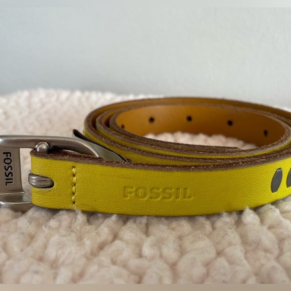 Fossil Metal Rivet Leather Belt - Picture 2 of 7